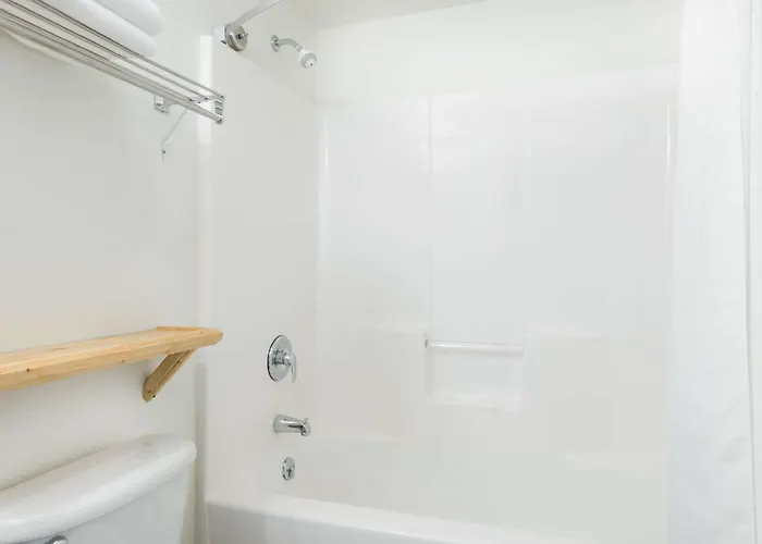 Hotel Super 8 By Wyndham 3*