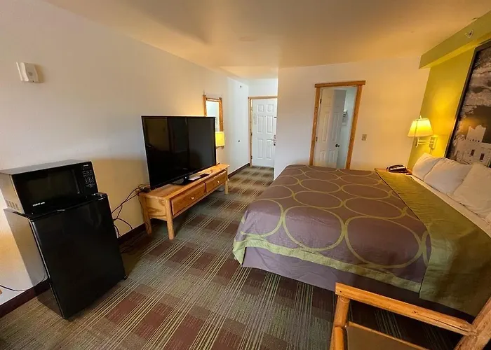 Super 8 By Wyndham Hotel